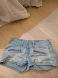 Guess farkkushortsit