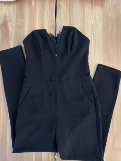 Guess olkaimeton haalari