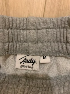 Harmaat college housut