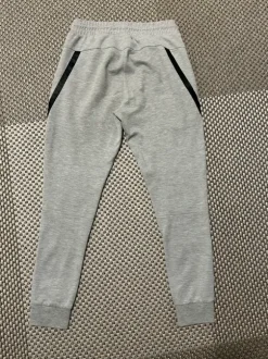 Harmaat college housut