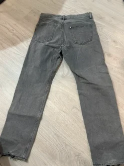 Harmaat farkut relaxed