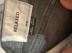 Harmaat farkut relaxed