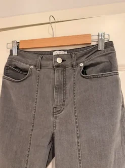 harmaat flare farkut