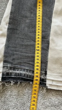 Harmaat flared farkut