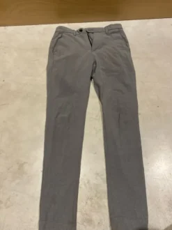 Harmaat puvun housut