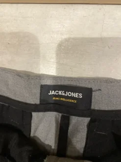 Harmaat puvun housut