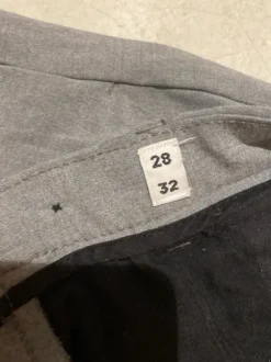 Harmaat puvun housut