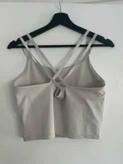 HM harmaa treenitoppi