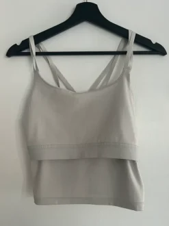 HM harmaa treenitoppi