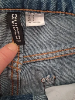 Hm leveälahkeiset farkut 36