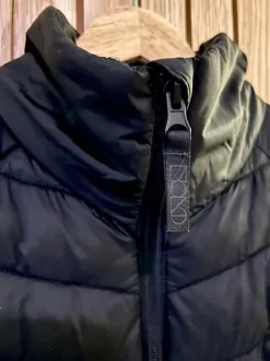 H&M musta Kevyttoppatakki