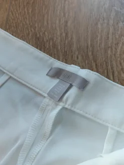 H&M valkoiset shortsit