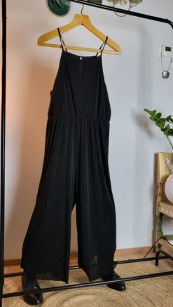 Housupuku, toimistopuku, haalari, juhlapuku