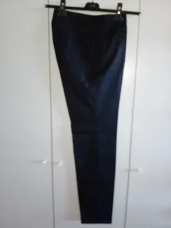 Hugo Boss 100% virgin wool koko 44