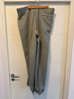 Hugo Boss vaaleanvihreä puku – Made in Germany, 100 % virgin wool