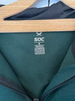 Huppari vetoketjulla