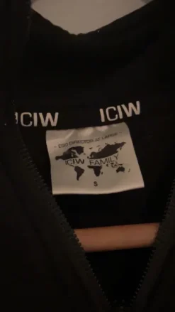 ICIW cropattu huppari