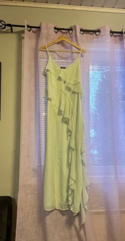 Ihana röyhelömekko