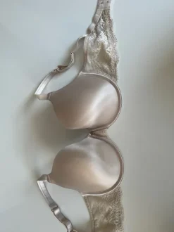 Ihonväriset rintaliivit