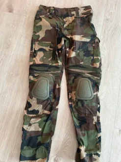 Invadergear predator kelnės su antkeliais woodland