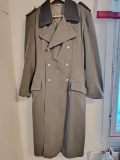 Itä - saksalainen pitkä mantteli ja housut Nva 48