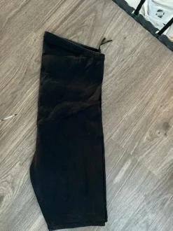 Äitiys t paita ja shortsit