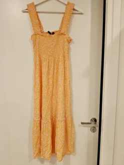 Äitiysmekko tai rento kesäleninki