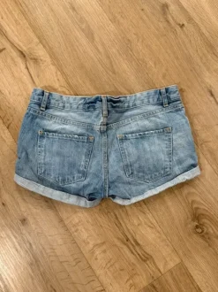Jeans shortsit