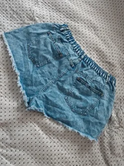 Joustavat glittershortsit