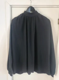 Juhlavampi pusero S (menee myös M/L)