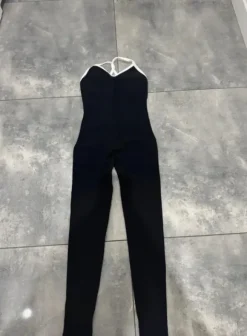 Juodas sportinis kombis