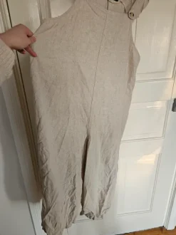 Jupsuit med volangdetalj