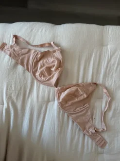 Kaarituelliset rintaliivit