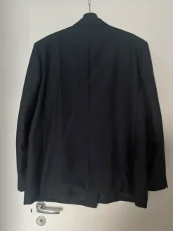 Karl Peters tummansininen puvuntakki