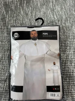 Karnawałowy strój papieża