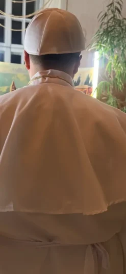 Karnawałowy strój papieża