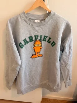 Karvinen collegepaita