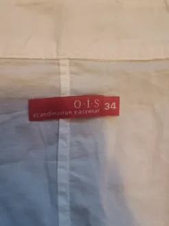 Kauluspaita nappi yksityiskohdilla