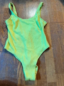 Keltainen h&m uimapuku