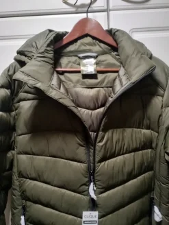 Kevyt toppatakki hupulla