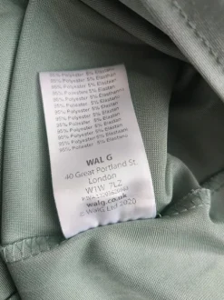 Kiiltävä juhlamekko