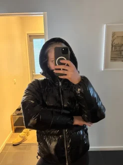 Kiiltävä puffer 🖤