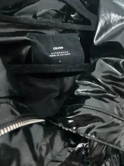 Kiiltävä toppatakki