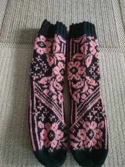 Kirjoneulesukat 37-38