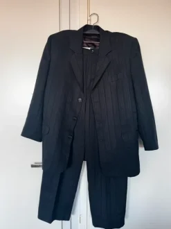 Klassinen tummanharmaa liituraitapuku – Koko 44