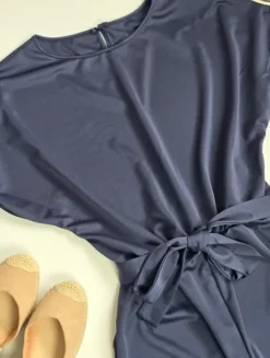 Kombinezon długi L z krótkim rękawem poliester wiązany paskiem w pasie