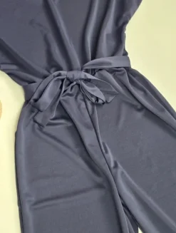 Kombinezon długi L z krótkim rękawem poliester wiązany paskiem w pasie