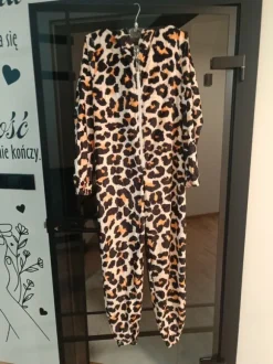 Kombinezon z kapturem polarowy, piżama z kapturem