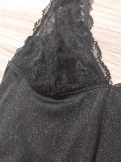 Koronkowy top na ramiączkach