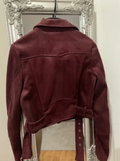 Krótka ramoneska z paskiem zamszowa